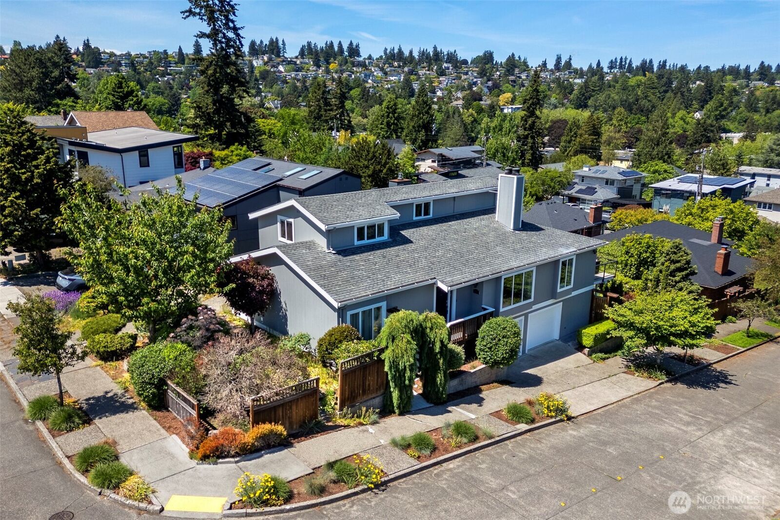 Property Photo: 6001 60th Avenue NE WA 98115