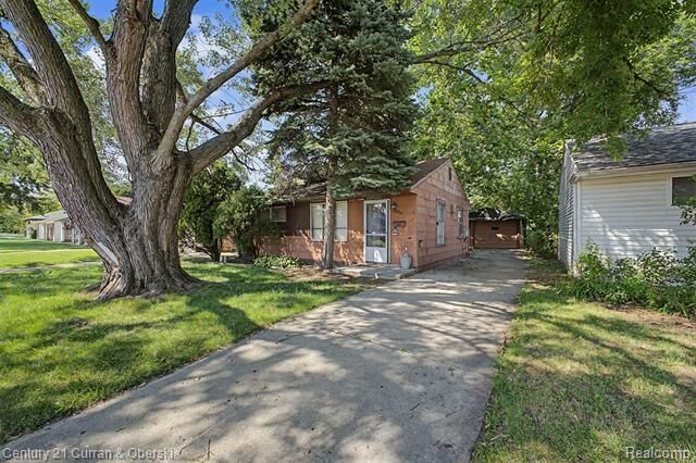 Property Photo: 2766 Margaret Street MI 48122
