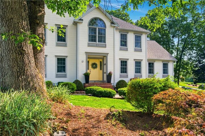 Property Photo:  6 Cathedral Court  RI 02864 