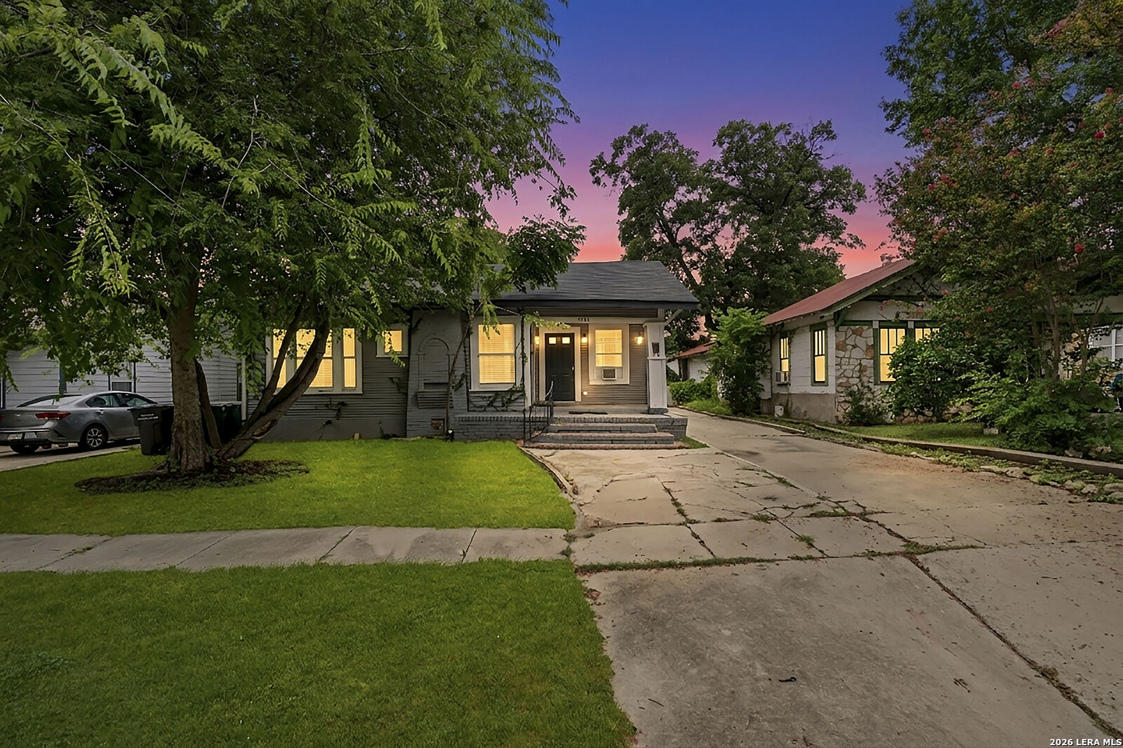 Property Photo: 1311 W French Pl TX 78201