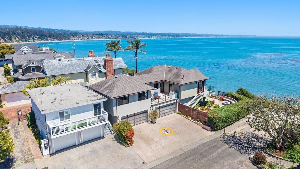 Property Photo:  100 Oakland  CA 95010 