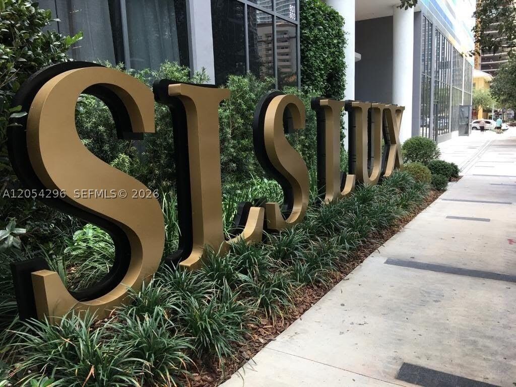 Property Photo:  801 S Miami Ave 2203  FL 33130 