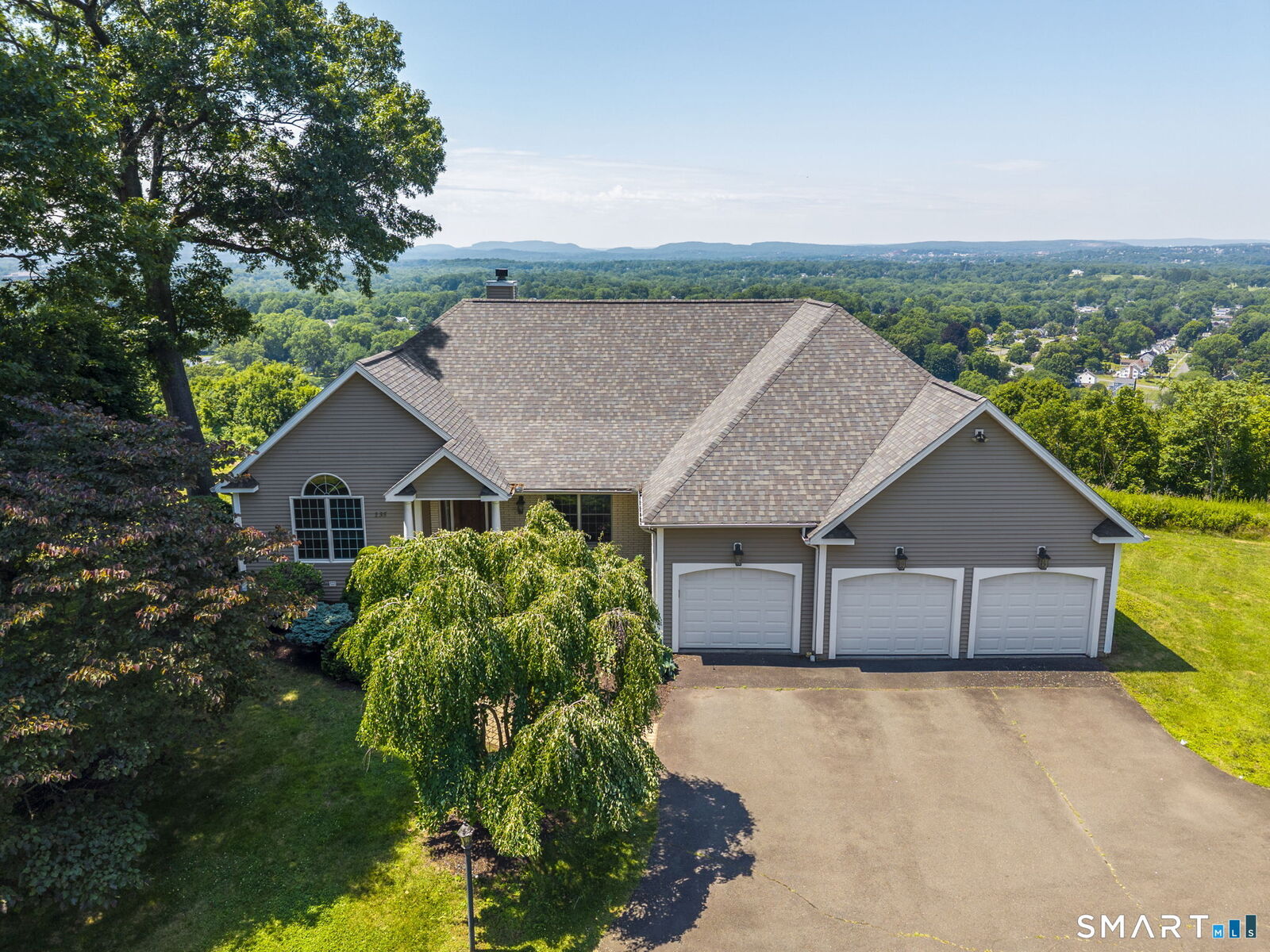 Property Photo: 135 Cedarwood Lane CT 06111