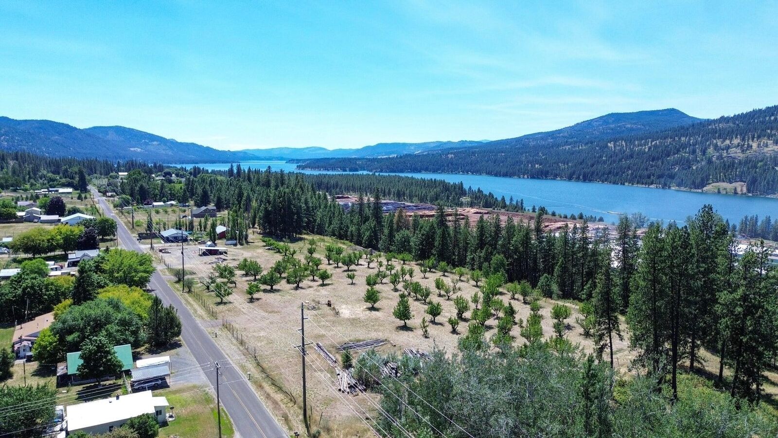 Property Photo:  1240 Peachcrest Rd  WA 99141 