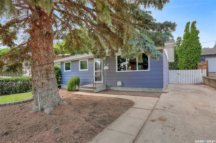 1228 Athabasca Street W — photo 1