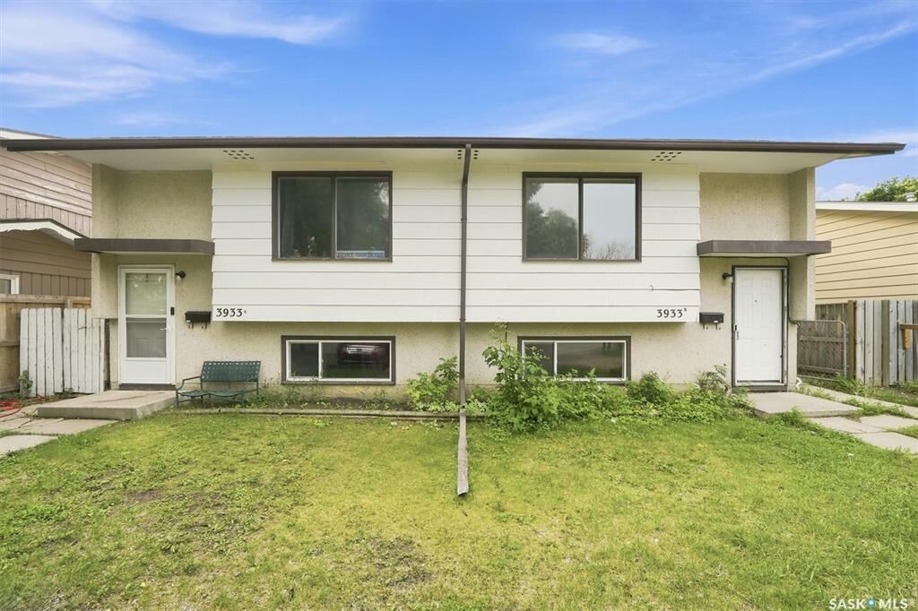 Property Photo:  3933 Centennial Drive A/B  SK S7L 5T3 