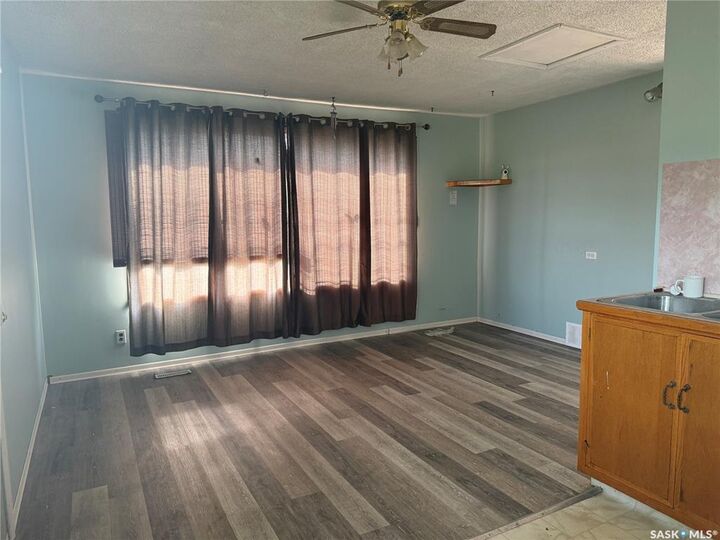 Property Photo: 25 Home Street W SK S6H 4X2