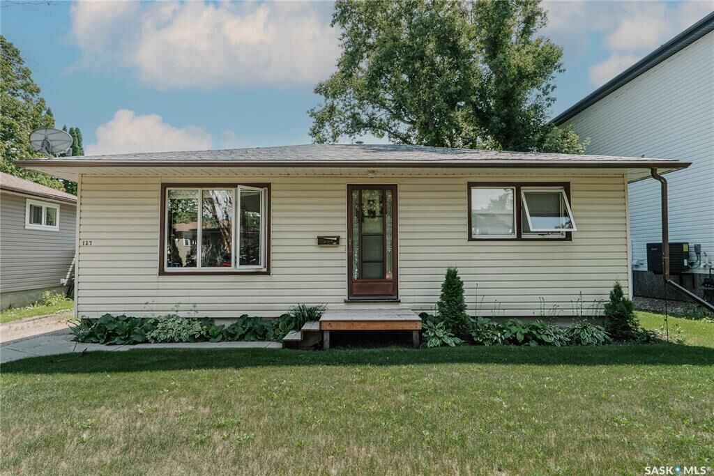 Property Photo:  127 107th Street W  SK S7N 1P2 
