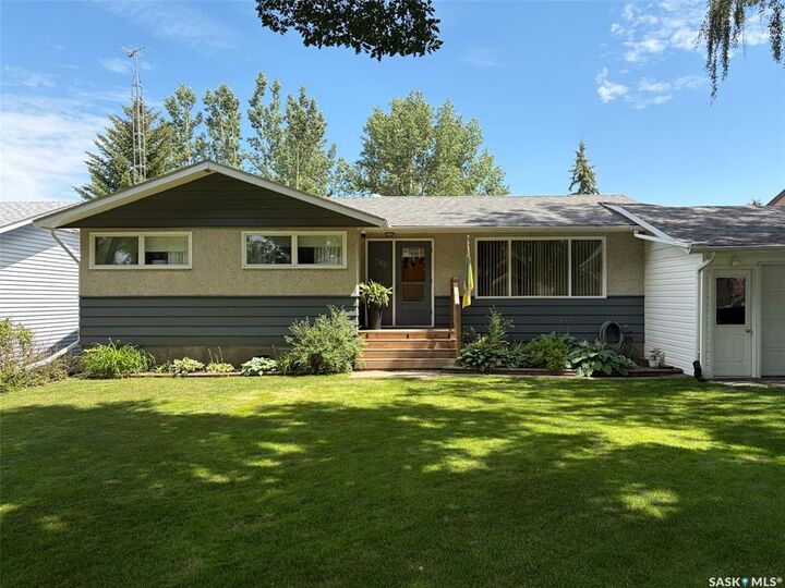 Property Photo: 386 4th Street E SK S0N 2M0