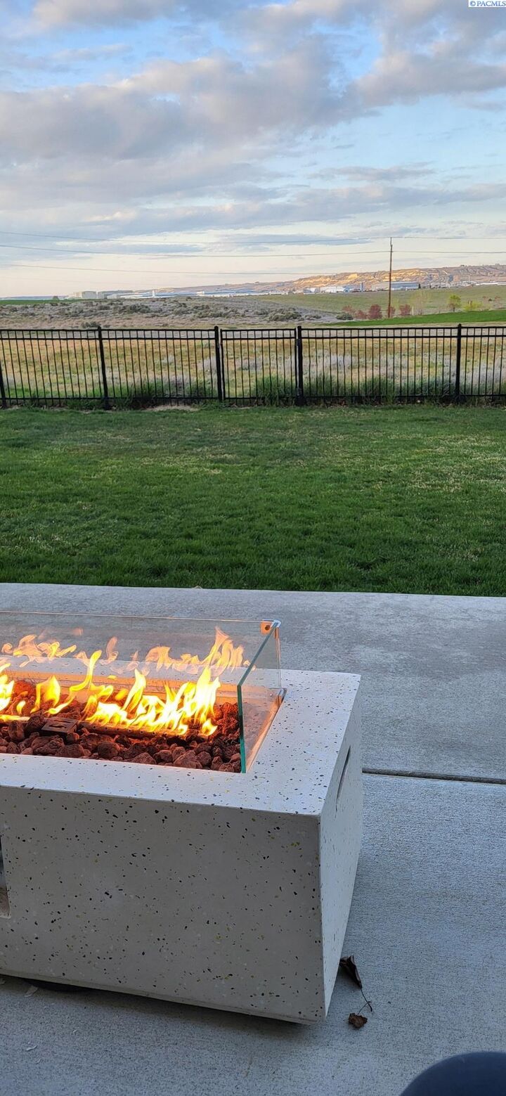 Property Photo: 2660 Sandpiper Loop WA 99354
