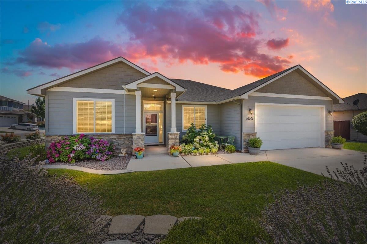 Property Photo:  10201 W 18th Court  WA 99338-7626 