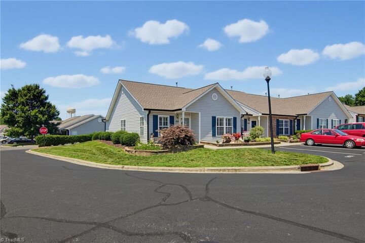 Property Photo:  901 Glen Gate Circle  NC 27284 
