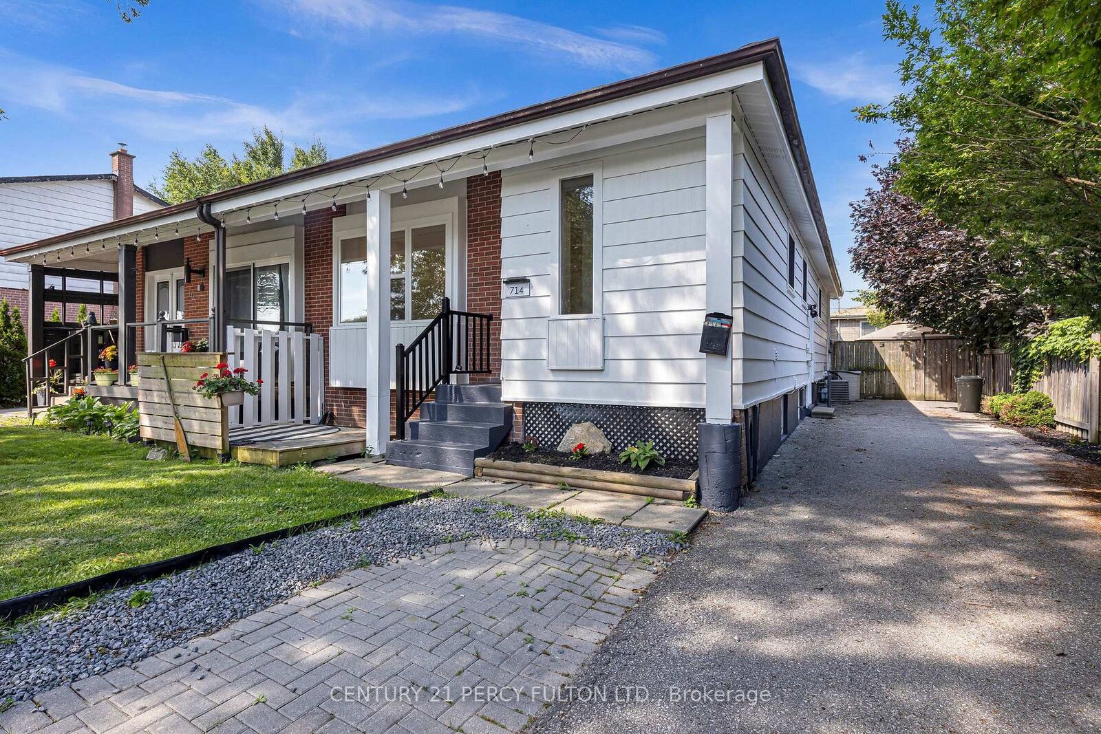 Property Photo: 714 Lublin Avenue ON L1W 1Z2
