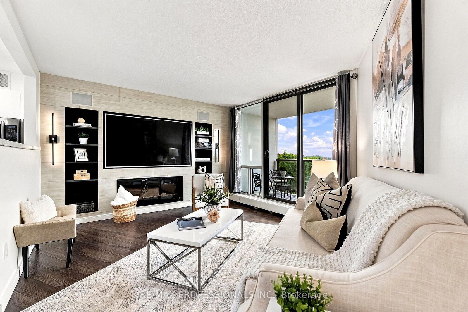 Property Photo:  2665 Windwood Drive 705  ON L5N 2P2 