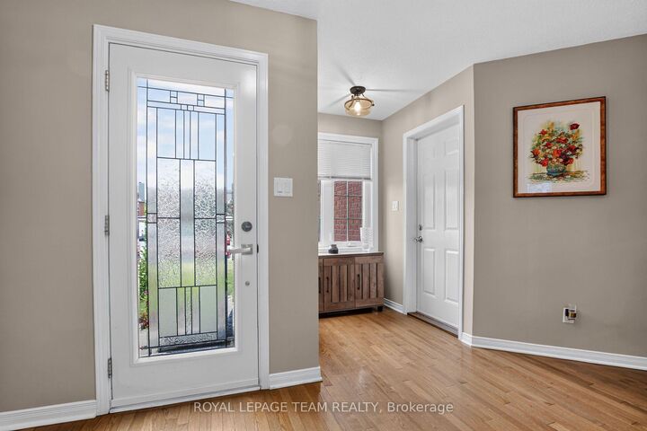 Property Photo: 3 Hepburn Court ON K2L 3Z3