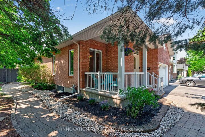 Property Photo:  20 Peikoff Crescent  ON K2K 3K8 