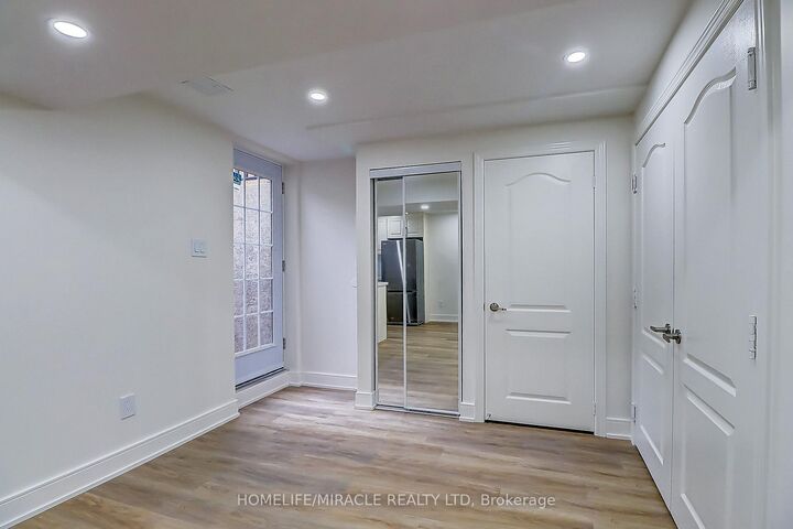 Property Photo: 6892 Postmaster Ridge ON L5W 1C5