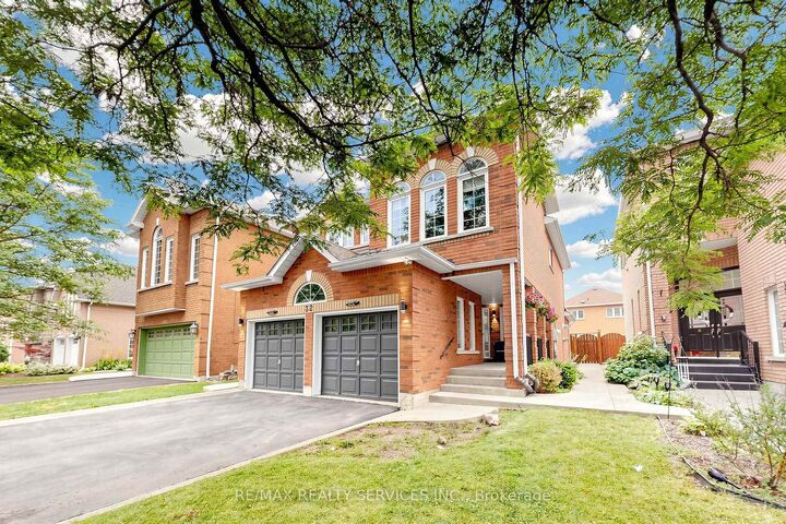 Property Photo: 32 Hillpath Crescent ON L6Z 4T9