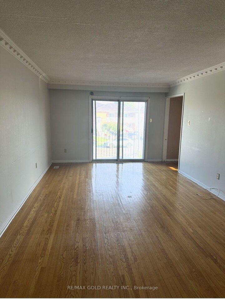 Property Photo: 7463 Sigsbee Drive ON L4T 3S5
