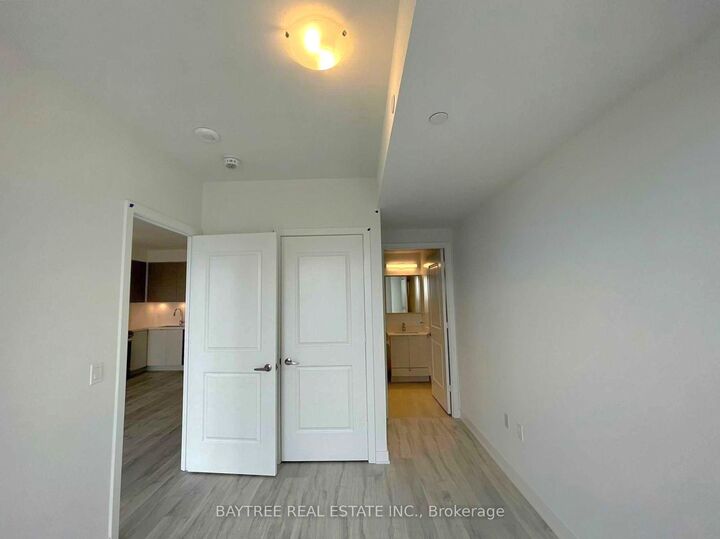 Property Photo: 4655 Metcalfe Avenue 1406 ON L5M 0Z7