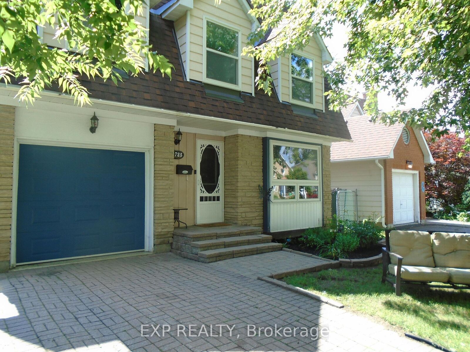 Property Photo: 1725 Bonaventure Terrace ON K1C 1W5