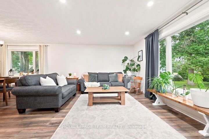 Property Photo: 438 Raglan Street N ON K7V 1P5