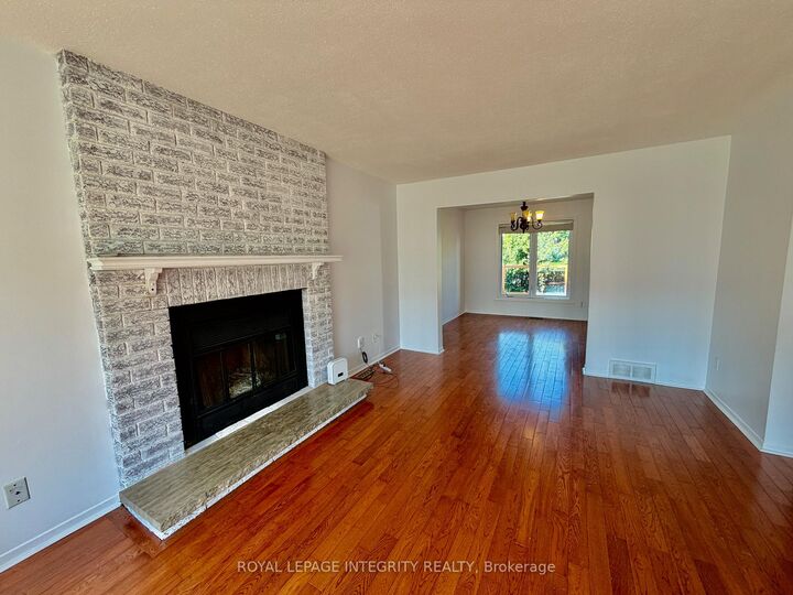 Property Photo: 1039 Karsh Drive ON K1G 4N2