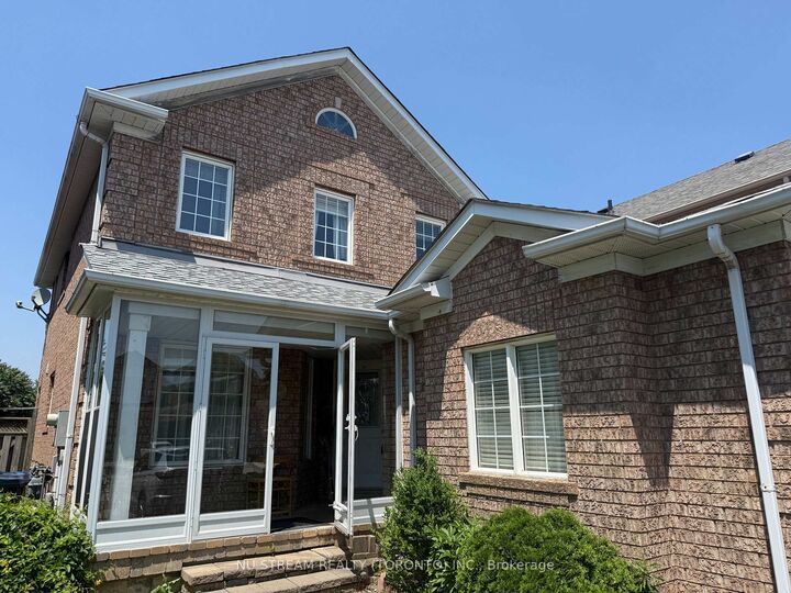 Property Photo: 1081 Blueheron Boulevard ON L5V 2J7