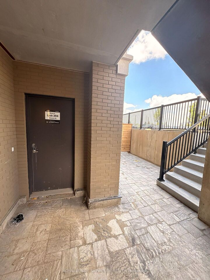 Property Photo: 25 Palace Street R8 ON N2E 0L3