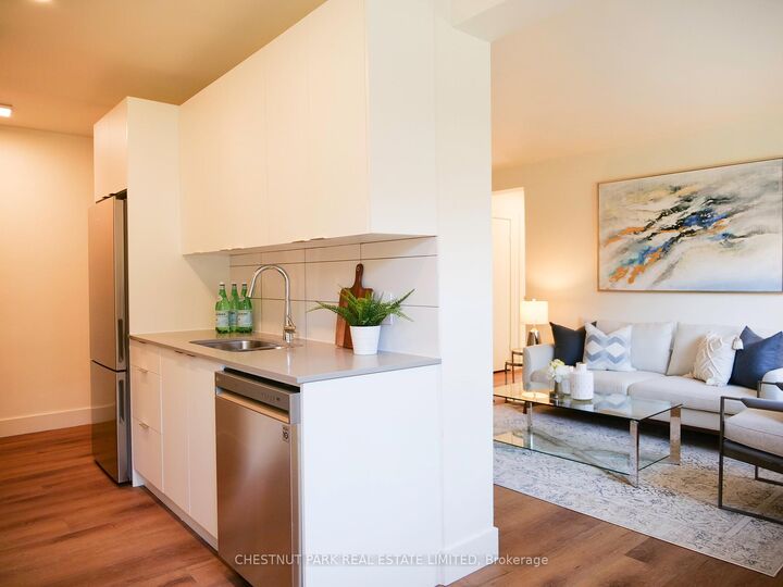 Property Photo: 6 Wingreen Court 3 ON M3B 1B9
