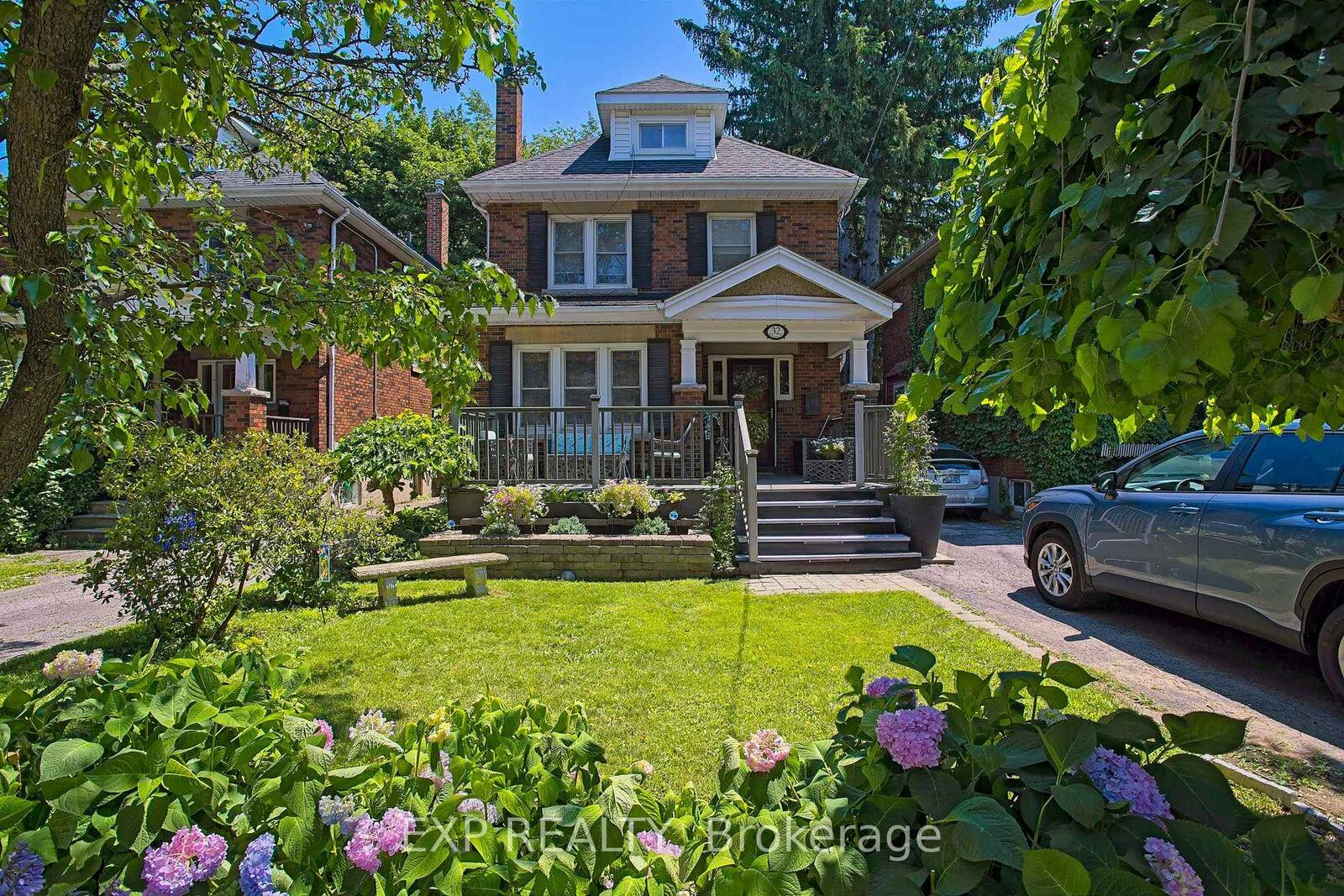 Property Photo:  32 Dalewood Crescent  ON L8S 4B6 