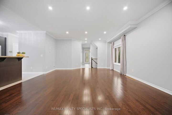 Property Photo: 227 Minto Crescent ON L9T 7P4