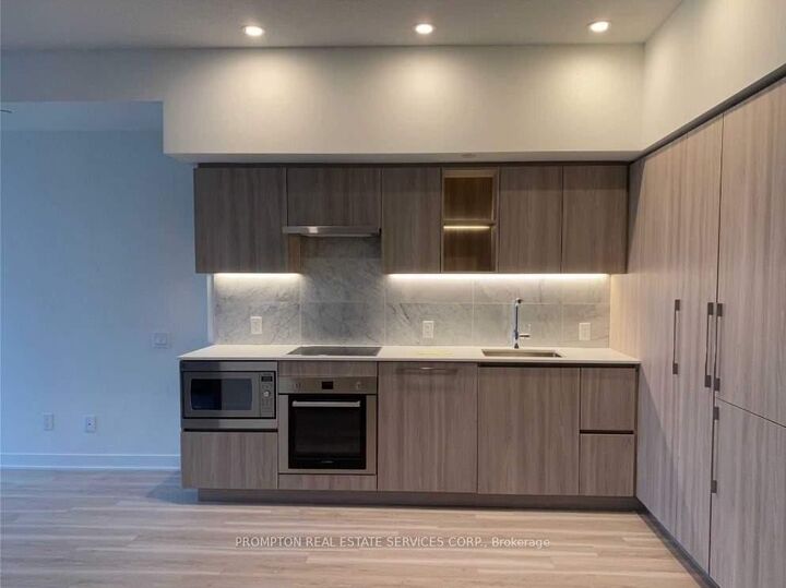 Property Photo: 19 Bathurst Street 4107 ON M5V 0N2
