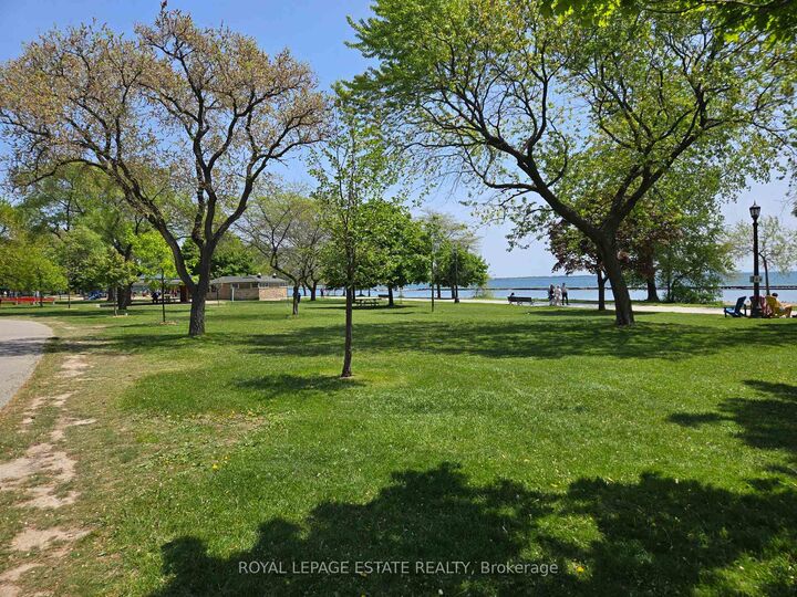 Property Photo: 1928 Lake Shore Boulevard W 1608 ON M6S 0B1
