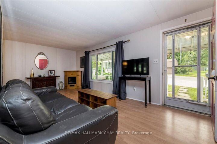 28 Flora Court — photo 1