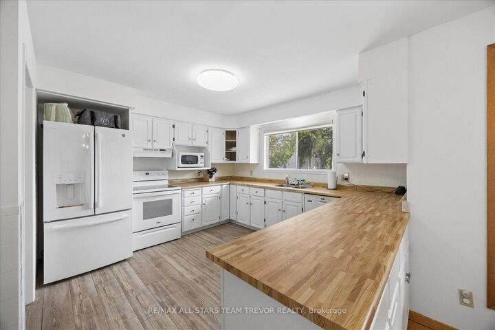 Property Photo:  280 Bay Street  ON L0K 1A0 