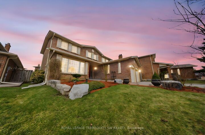 Property Photo: 1169 Carlo Court ON L4W 3N6