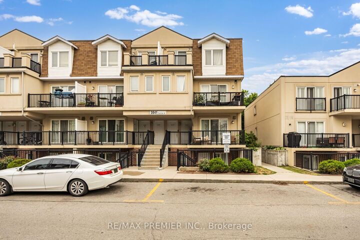 Property Photo: 3041 Finch Avenue W 2072 ON M9M 0A4