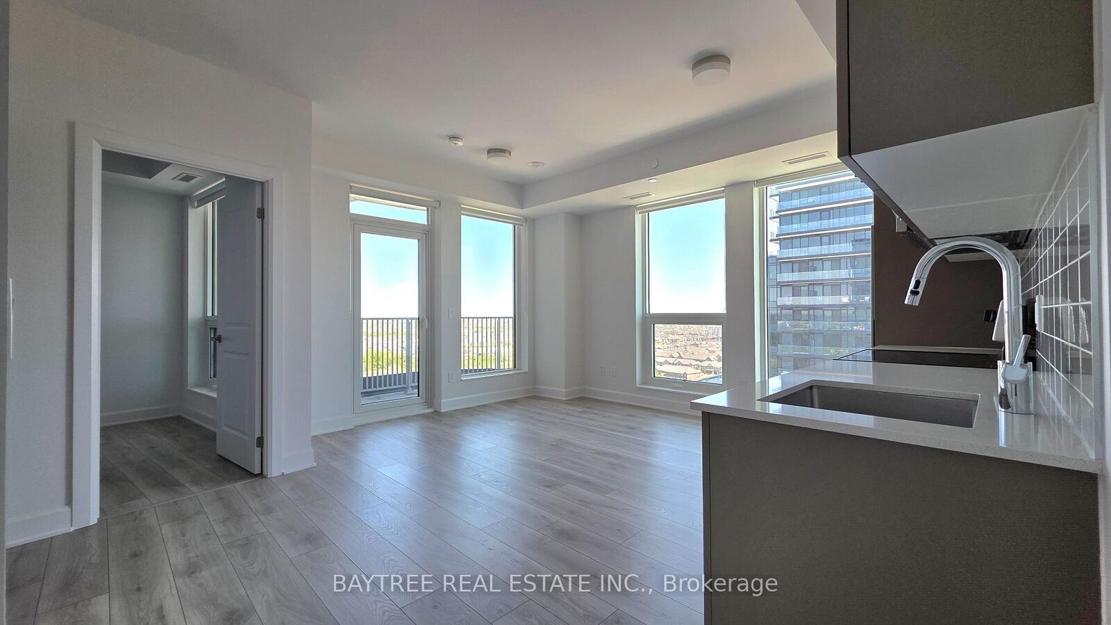 Property Photo:  3240 William Coltson Avenue 1801  ON L6H 8C8 
