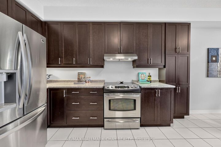 Property Photo:  43 Graihawk Drive  ON L4N 6G7 