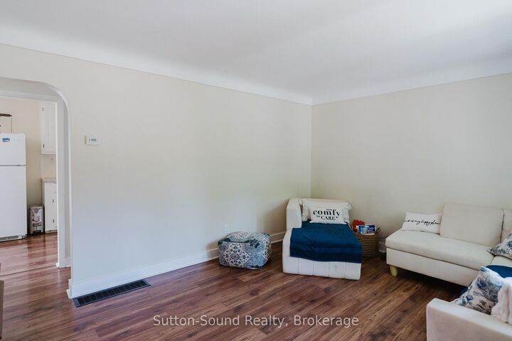 Property Photo: 755 17th Street E ON N4K 2A4