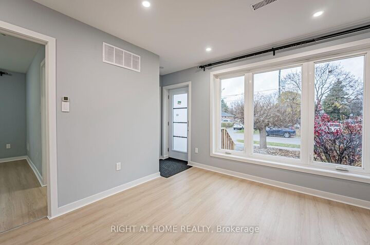 Property Photo: 250 Beechy Drive Main ON L4C 2X7