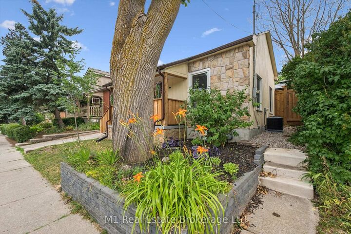 Property Photo: 31 Bagot Street ON N1H 5T2