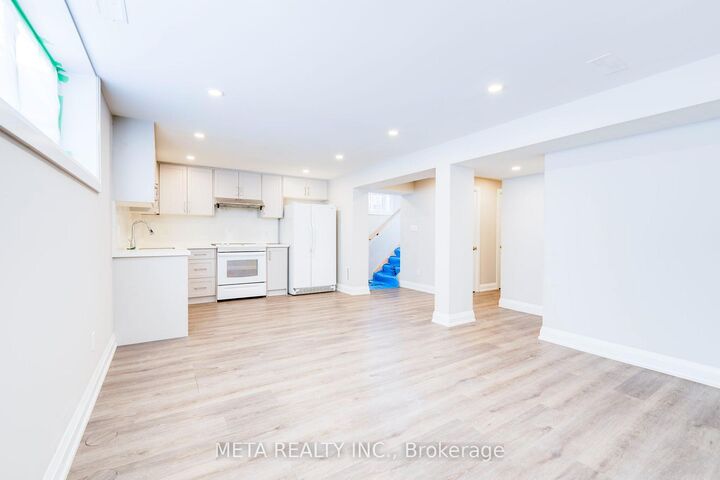 Photo de la propriété: 6 Fintona Avenue Bsmnt ON M1E 1V3