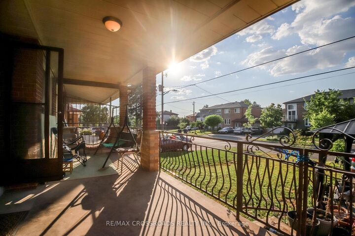 Property Photo: 53 Giltspur Drive ON M3L 1M4