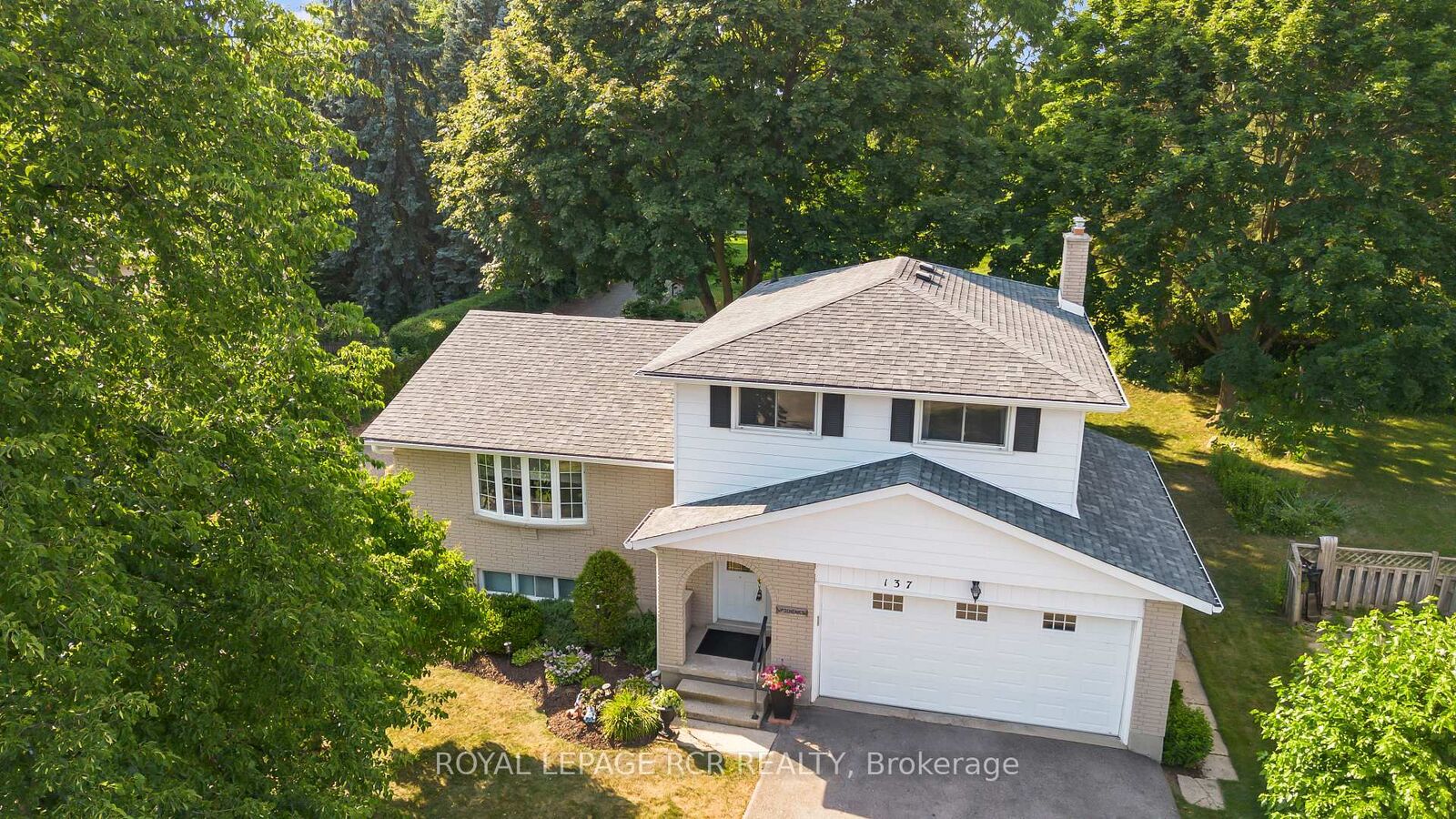 Property Photo: 137 White Pine Crescent ON N2V 1B3