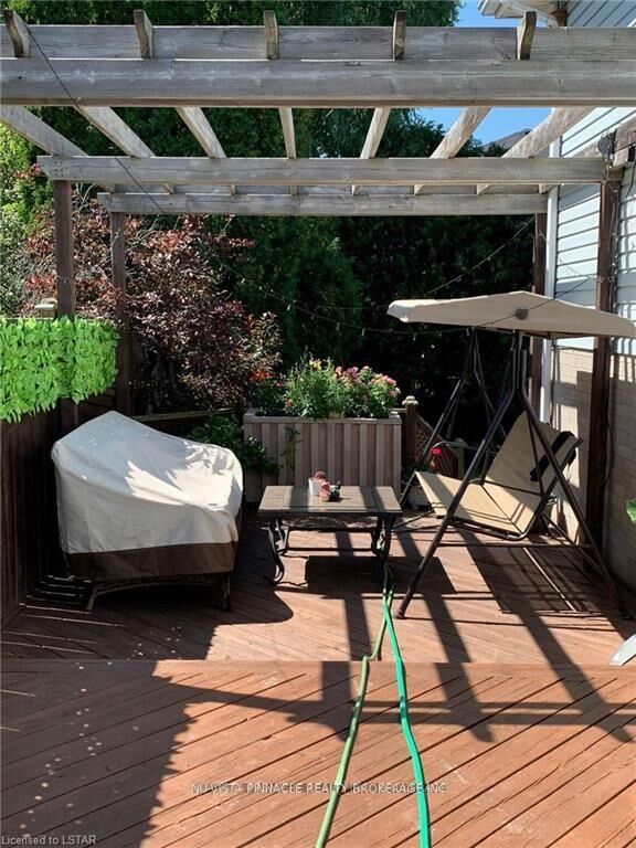 Property Photo: 1263 Aldersbrook Road ON N6G 4T3