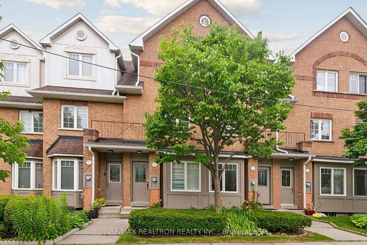 25 Hedge End Road — photo 1