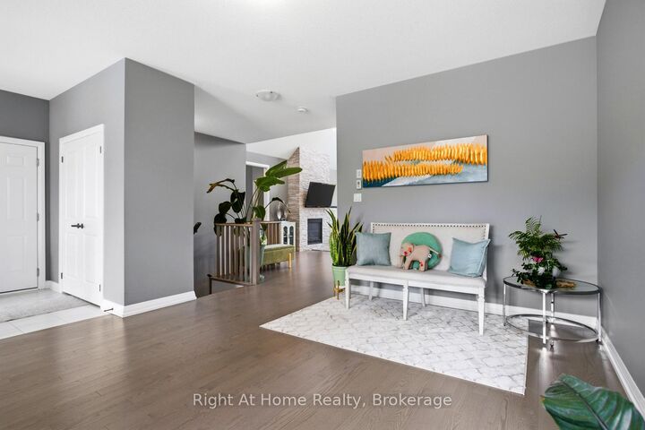 Property Photo: 46 Holtby Court E ON L9L 0B4