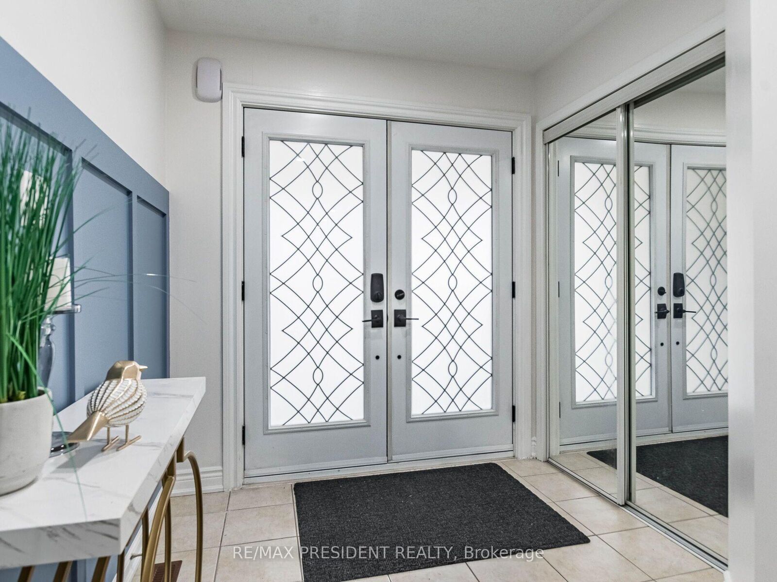 Property Photo: 8 River Heights Drive ON L6P 2M9